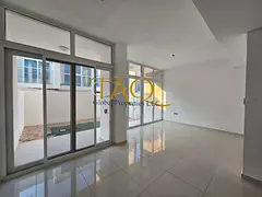 RENTED 3BR l MIDDLE UNIT l BACK TO BACK l