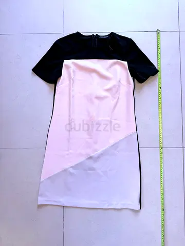 Color-block black and cream short-sleeve shift dress