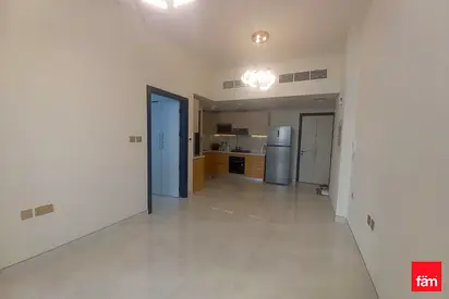 Vacant | Spacious | Equipped Kitchen | 4 Cheques