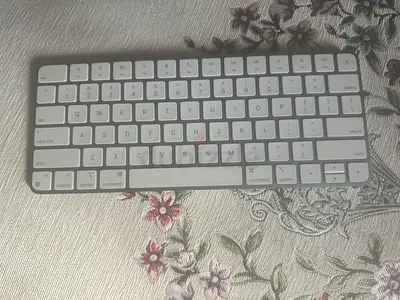 Apple magic keyboard  2 wireless  A1466 almost new,