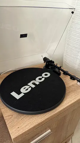 LENCO LBT-188 Bluetooth belt drive turntable