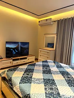 Spacious studio/Monthly rent / Prime location / Great amenities.