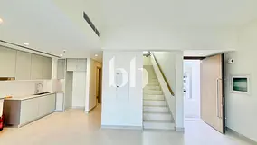 Single Row | Corner Kitchen | Close to Entrance