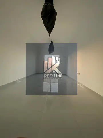 فرصة مميزة للسكن في شقة جديدة بالكامل (أول ساكن) بتشطيب فاخر ومساحات مريحة،قريب من ميغا مول وجميع الخدمات.