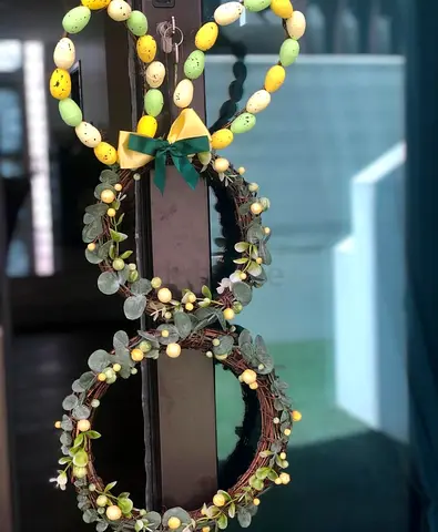 Beautiful Decorative Wreath Easter Bunny