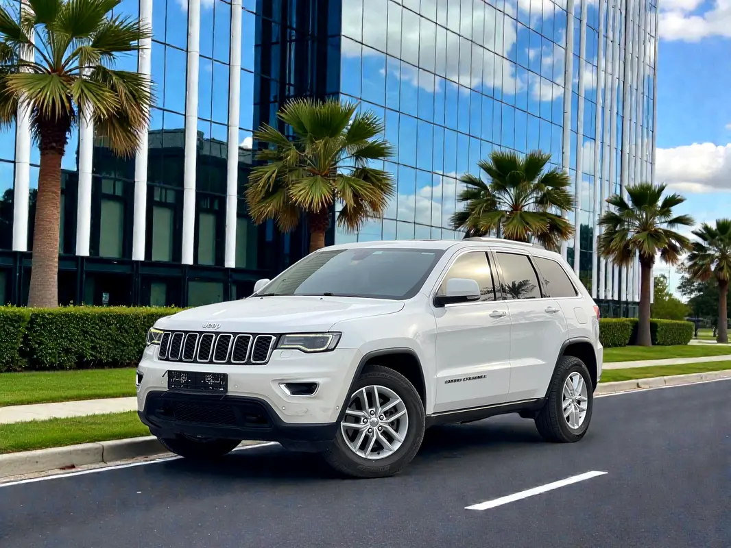 Jeep Grand Cherokee 2017 — photo 1 of 18