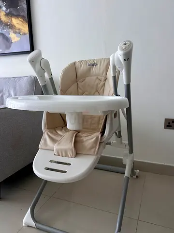 Beige baby high chair with tray - good condition