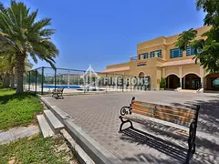 Own a luxurious villa with a garden in a prime location