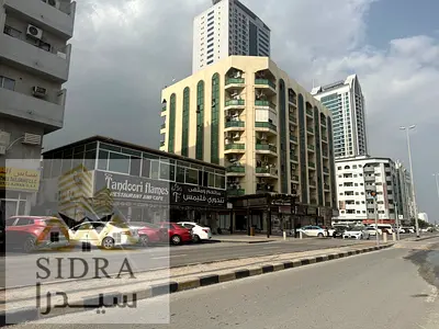 المحلات بنخيل عجمان على الكورنيش شارع عمر بن الخطاب