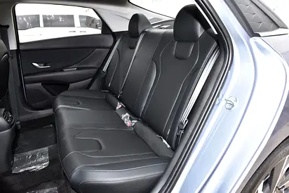 2025 Hyundai ELANTRA 照片 7