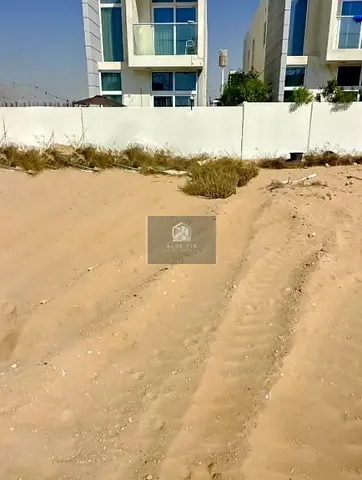Distress | Corner Villa Plot | 5BHK + Maids | Near Pool & Enterance