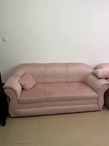 Light pink 3-seater velvet-like sofa — good condition
