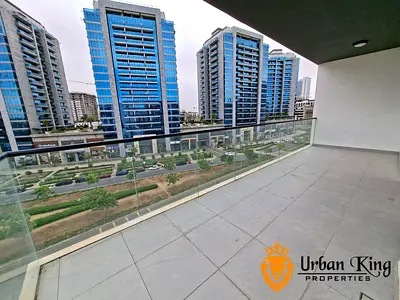 شقة من 3 غرف نوم | شرفة زاوية | إطلالات على وسط المدينة والفناء