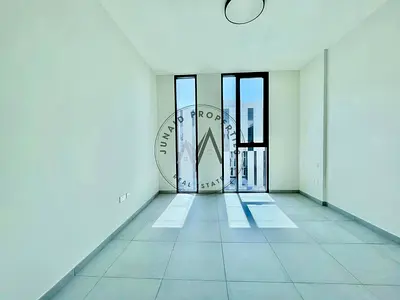 READY TO MOVE//-SPACIOUS APPRTMENT-/LAVISH LAYOUT///-WITH ALL FACILITIES//-
