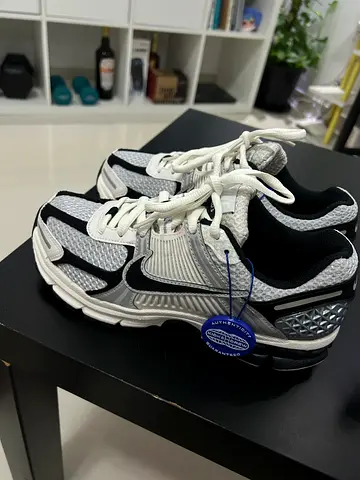 Nike Air Zoom Vomero 5 “Photon Dust Black” – EU 38