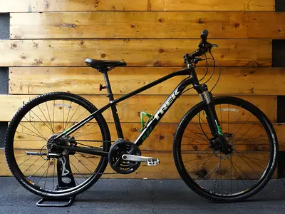 Trek Dual Sport 2 Hybrid Bike