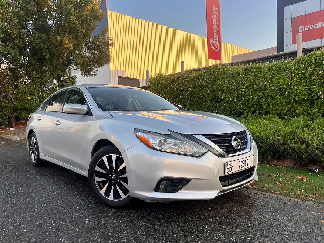 Nissan Altima 2018 — photo 1 of 11
