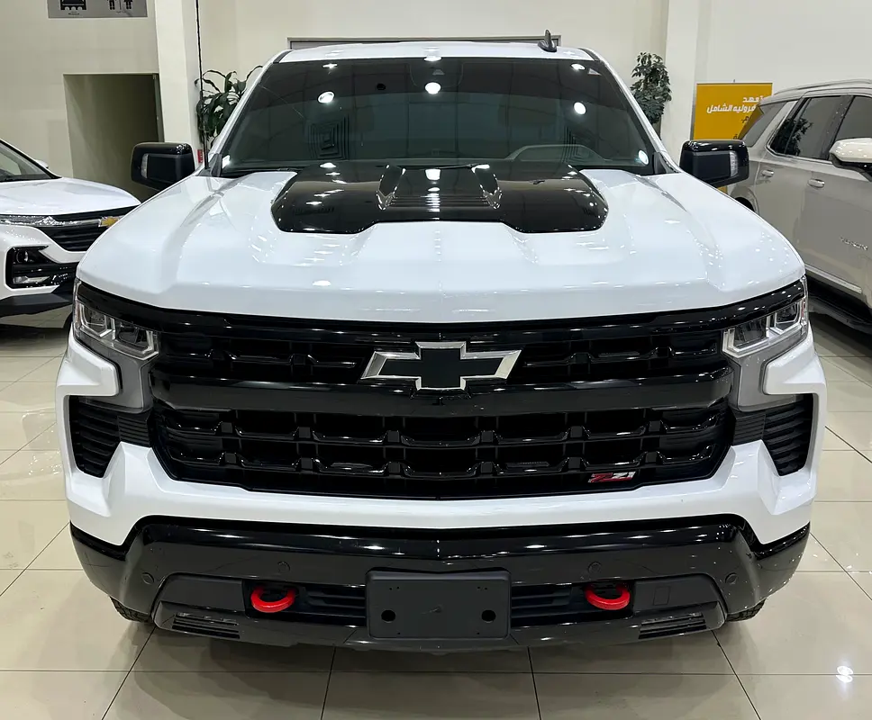 Chevrolet Silverado 2025 — photo 1 of 11