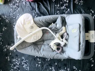Joie Baby Bouncer Chair in Excellent Condition