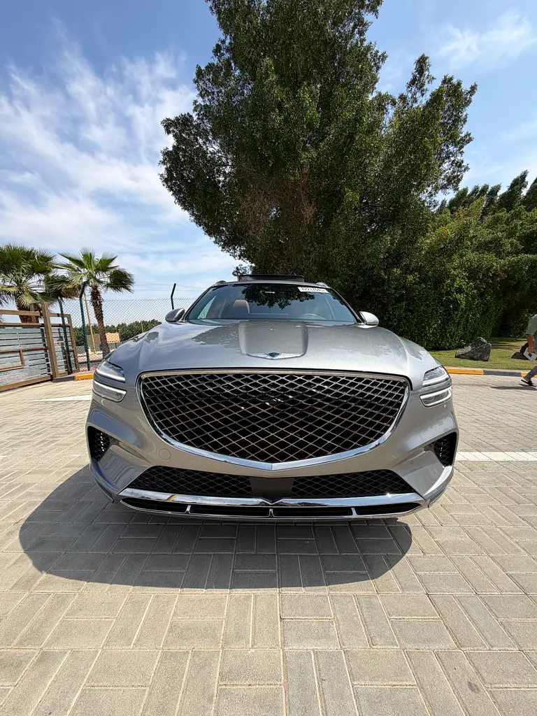 Genesis GV70 2023 — photo 1 of 16