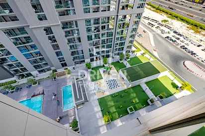 Modern and Bright Unit | Ready to Move In