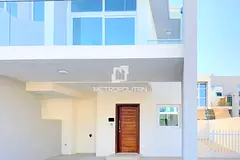 Corner Unit | Large Garden | Near Amenities