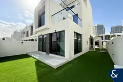Large Corner Plot | Vacant | Single Row