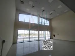 Commercial showroom on the main street, excellent location