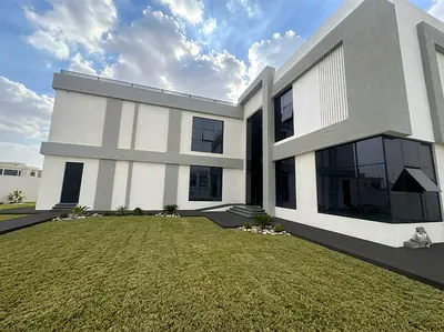 5 MASTER BR VILLA | LIVING AREA | GARDEN SPACE