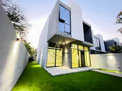 BRAND NEW -// TH FULLY CORNER UNIT-// PRIME LOCATION CLOSE TO ALl AMENITIES-///GARDEN IS READY -/NO