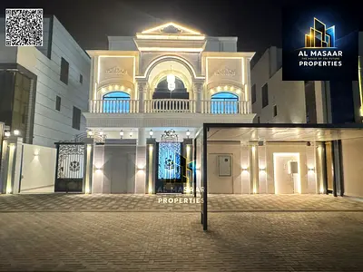Classic villa with 7 master bedrooms, internal elevator, two floors and a roof, large interior layo