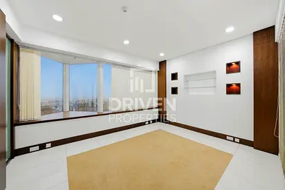 Fitted Unit | Close to Metro | Ready to Move in