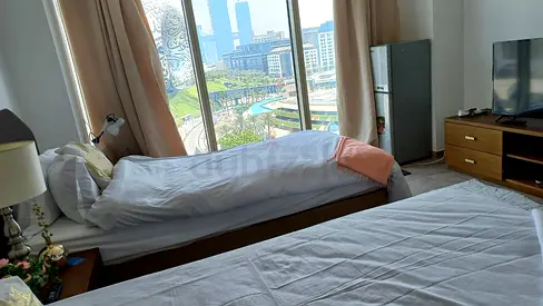 Bed space for ladies only in UP Tower Sheikh Zayed Rd and Emirates metro station at door, DIFC side