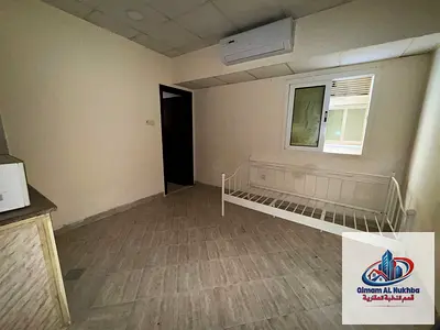 استوديو بمساحه  ممتازه _ تكييف مركزى _ غاز مركزى _ متوفر باركينج _ بجوار المسجد _ سهل الوصول الى مخرج دبي