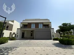 Vacant | Pool and Park View | Closed Kitchen
