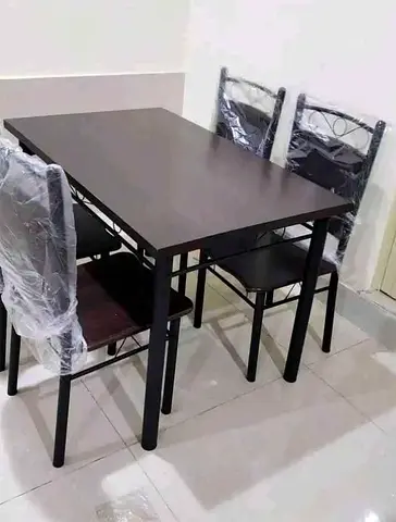 Brand new Dining Table with 4 Chairs good Quality for sale
