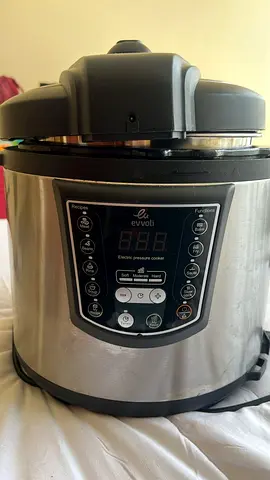 Evolv Electric Pressure Cooker