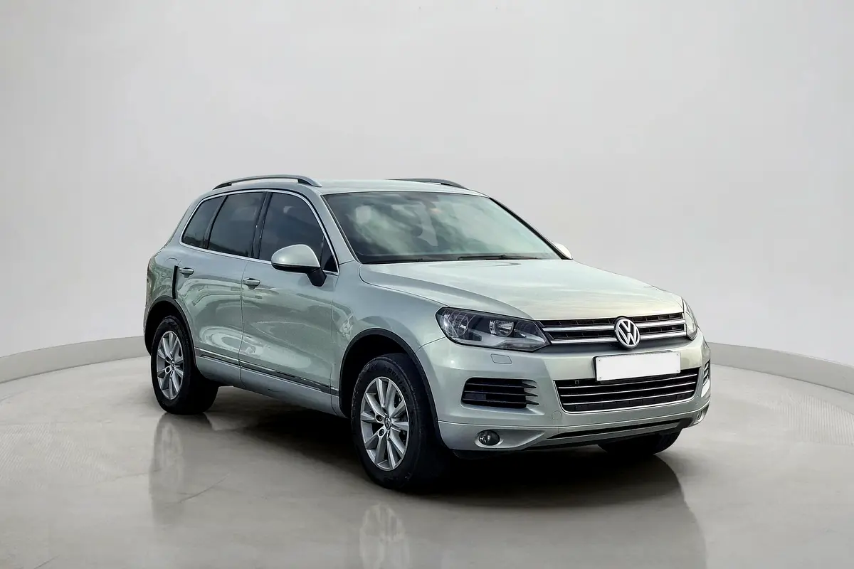 Volkswagen Touareg 2012 — photo 1 of 14
