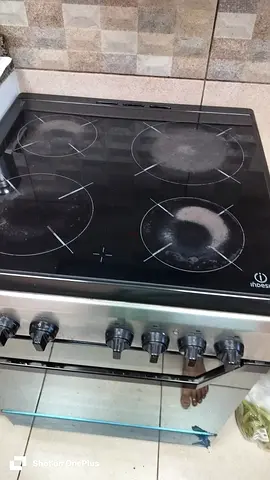 Indesit 4-burner glass-top electric range with oven - used