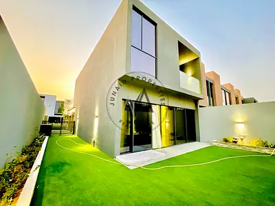 CORNER VILLA//-WITH HUGE GARDEN//-LAVISH LAYOUT//-READY TO MOVE//-