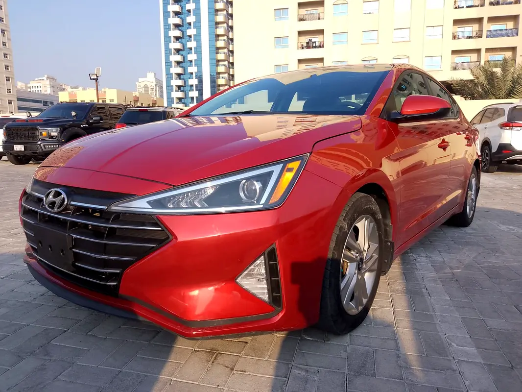 Hyundai Elantra 2020 — photo 1 of 20