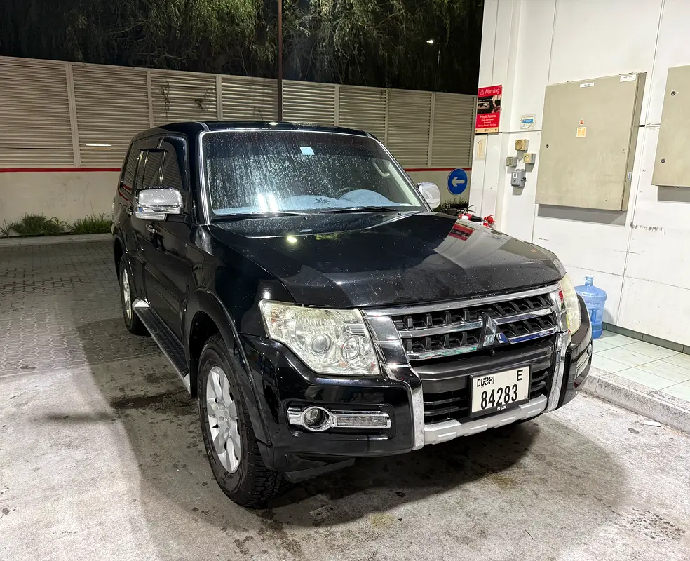 Mitsubishi Pajero 2015 — photo 1 of 11
