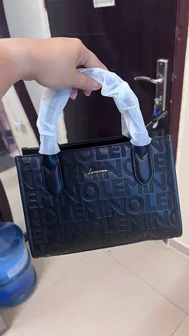 Mid-range Brand from Vietnam / Stylish Black Handbag