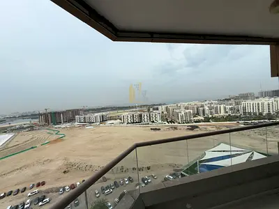 للبيع ثلاث غرف وصاله في برج السندس اطلاله بحريه بالكامل