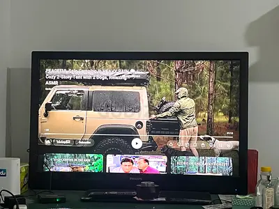 Philips LED TV with wall mount nd TV Stand