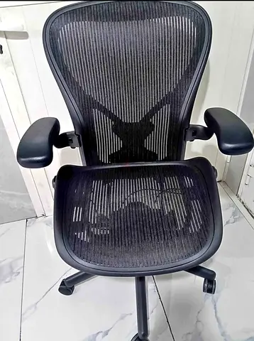 For selling Herman Miller Aeron chair size B and C Fully Loaded