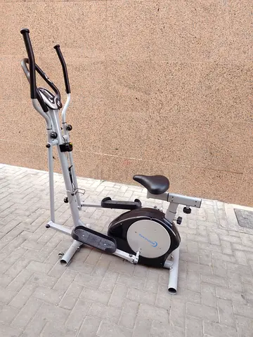 Elliptical cross trainer