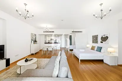 Upgraded | Furnished | Full sea view | 12 cheques