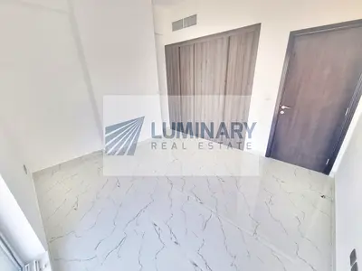 Spcious with balcony wardrobe - all family building - Neat clean easy access to 311