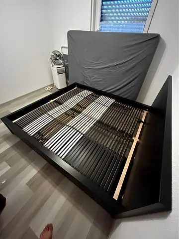 IKEA Malm Queen size bed frame with mattress.(160 × 200 cm)